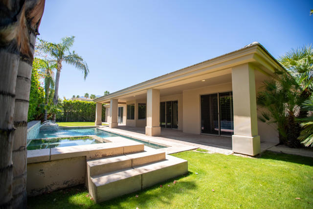 2438 S Caliente Drive, Palm Springs CA: https://media.crmls.org/mediaz/0f0fb363-e385-460a-9e55-05fdca7667e4.jpg