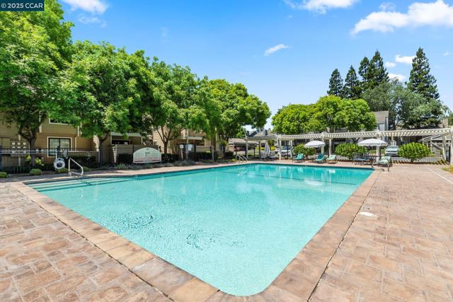 132 Eastridge Dr, San Ramon CA: https://media.crmls.org/mediaz/0f0fd00c-0ff4-488d-bce5-642b10015099.jpg
