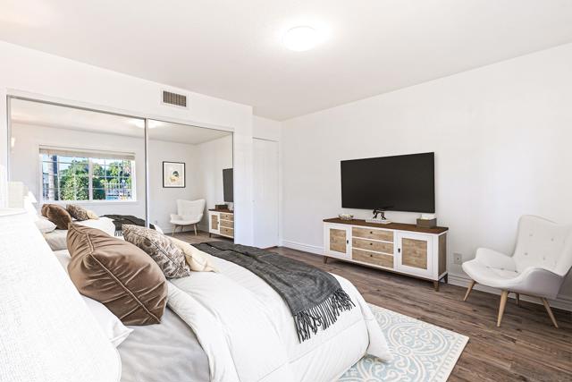 16117 Nordhoff St, North Hills CA: https://media.crmls.org/mediaz/0f10192e-6cd2-4b4c-ad7d-13a13a54783b.jpg