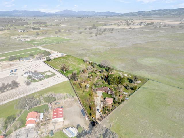 50145 Adobe Place, Lockwood CA: https://media.crmls.org/mediaz/0f106816-b292-442b-a6d2-90690746546d.jpg