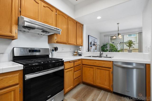 11020 Creekbridge Pl, San Diego CA: https://media.crmls.org/mediaz/0f10c15a-4281-4185-8d64-630c9032c997.jpg