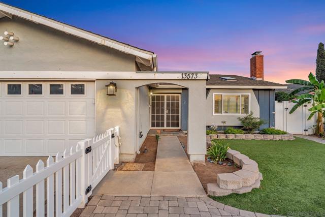 13573 Paseo Del Mar, El Cajon CA: https://media.crmls.org/mediaz/0f113771-f9da-4ac8-b631-056968cd4f14.jpg