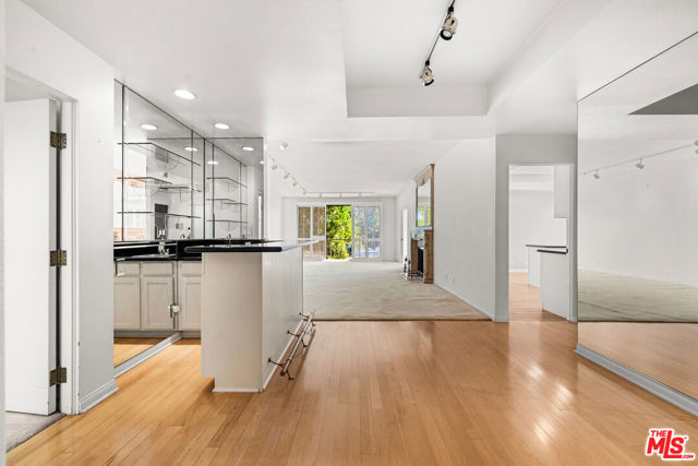 4454 Ventura Canyon Avenue, Sherman Oaks CA: https://media.crmls.org/mediaz/0f11fbd9-99ce-4a84-a6b2-e5b1daef5613.jpg