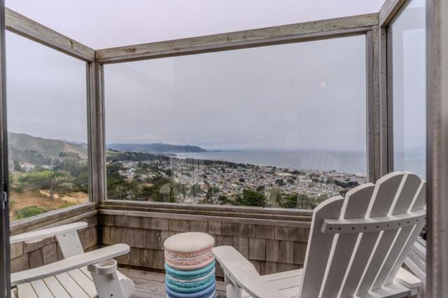 262 Beachview Avenue, Pacifica CA: https://media.crmls.org/mediaz/0f122eca-ed1c-45fd-a1c5-de5be2d55e8a.jpg