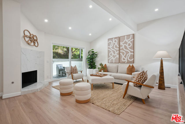 17109 Palisades Circle, Pacific Palisades CA: https://media.crmls.org/mediaz/0f1250a2-9bbe-4411-9889-d9b7d328399a.jpg