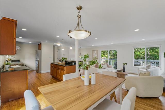 2315 Cheshire Way, Redwood City CA: https://media.crmls.org/mediaz/0f1272eb-6ed8-4627-83b7-31a603b9a4d9.jpg
