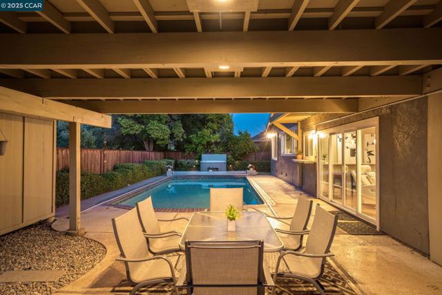 169 Larkwood Cir, Danville CA: https://media.crmls.org/mediaz/0f12fb82-5ca3-40c3-bde3-db061cb2e65a.jpg
