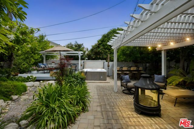 6432 Petit Avenue, Van Nuys CA: https://media.crmls.org/mediaz/0f130040-f3d8-454f-a635-be15ce78f57a.jpg