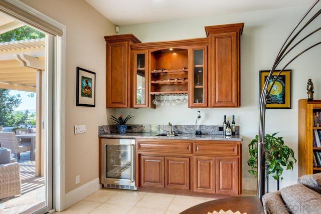 2860 Via Rancheros Way, Fallbrook CA: https://media.crmls.org/mediaz/0f139640-b9ae-4a68-9dbb-c280d6485489.jpg