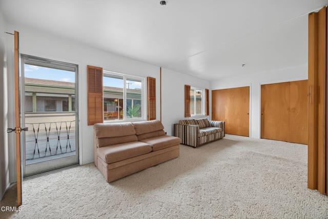 640 Fernwood Drive, Oxnard CA: https://media.crmls.org/mediaz/0f146cc8-7fa0-4140-a63c-bfad44ed6fa9.jpg