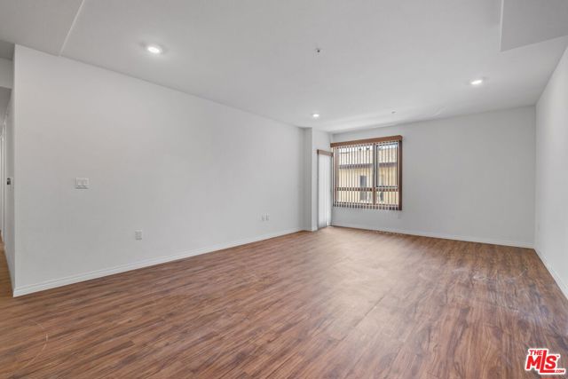 5245 Santa Monica Boulevard, Los Angeles CA: https://media.crmls.org/mediaz/0f155cfc-4222-4240-a4e3-6382e03f0eee.jpg