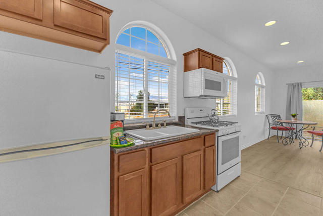 12622 Miracle Hill Road, Desert Hot Springs CA: https://media.crmls.org/mediaz/0f158620-3871-4b64-9250-c308721f09b1.jpg