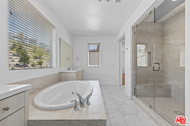 20723 W Deer Grass Court, Porter Ranch CA: https://media.crmls.org/mediaz/0f15d887-ffa9-49be-8583-4ba624e9e6c6.jpg
