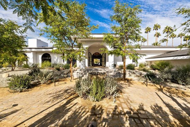 594 W Stevens Road, Palm Springs CA: https://media.crmls.org/mediaz/0f1677fb-19d1-46d0-b6ef-a01905f8b7b0.jpg