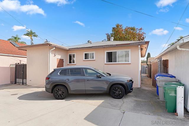 4830 4832 Utah St, San Diego CA: https://media.crmls.org/mediaz/0f168f56-1bd0-435f-9ddb-9a3f2553e74f.jpg