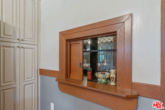 1049 Elden Avenue, Los Angeles CA: https://media.crmls.org/mediaz/0f169b5f-cc9f-4577-9798-e648db05027c.jpg