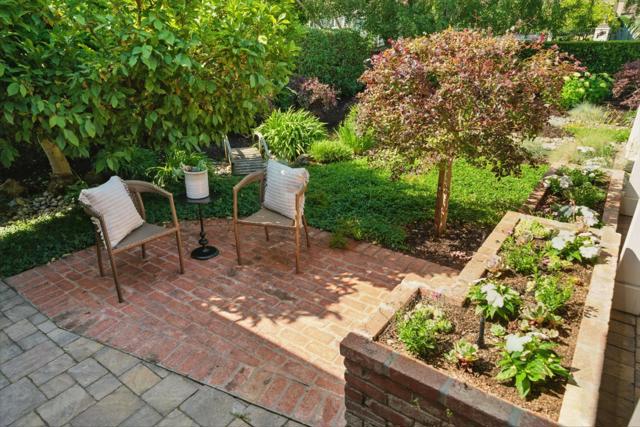 263 W Oakwood Boulevard, Redwood City CA: https://media.crmls.org/mediaz/0f16a275-5593-4af1-8a25-deb61e75c72a.jpg