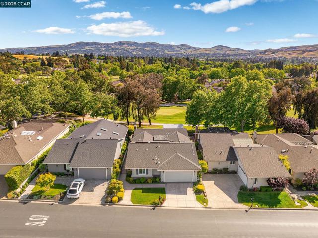 685 Saint George Rd, Danville CA: https://media.crmls.org/mediaz/0f16c4b7-f2de-49c9-baf8-ec2a58befe82.jpg
