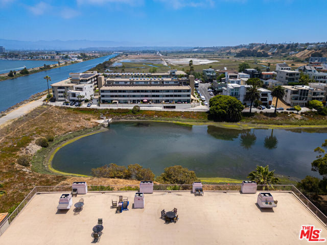 6220 Pacific Avenue, Playa del Rey CA: https://media.crmls.org/mediaz/0f1748d6-6abe-430d-abdf-2f5a1446a43e.jpg