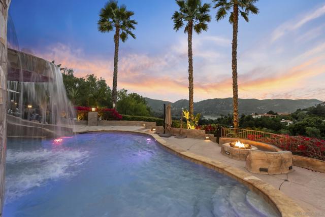3449 Via Loma Vista, Escondido CA: https://media.crmls.org/mediaz/0f1751ff-70fb-4997-abb7-2f932d673739.jpg