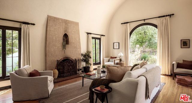 2064 Ames Street, Los Angeles CA: https://media.crmls.org/mediaz/0f17c327-5cf1-44e5-817a-9fdfbcf6f58e.jpg