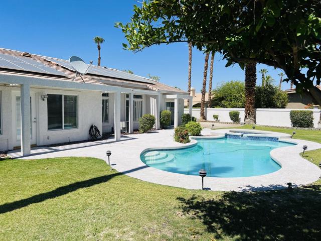 47970 Via Jardin, La Quinta CA: https://media.crmls.org/mediaz/0f1813a8-fa88-48cd-bac9-9640d425ddde.jpg