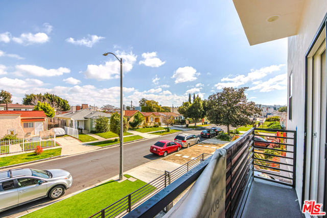 1923 Carmona Avenue, Los Angeles CA: https://media.crmls.org/mediaz/0f1813e9-aa7d-49d2-aace-f13fd5759eaa.jpg