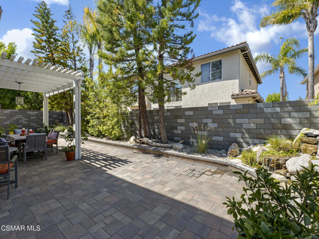 3865 Briar Ridge Court, Newbury Park CA: https://media.crmls.org/mediaz/0f18172c-03f5-4285-8b1c-315468dbfeaf.jpg