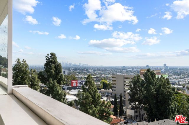 8787 Shoreham Drive, West Hollywood CA: https://media.crmls.org/mediaz/0f182440-5ebd-42d9-b50a-afb496d5b2c4.jpg