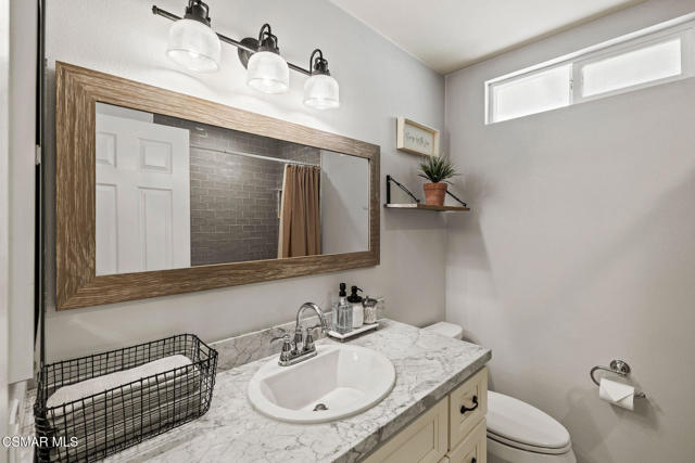 4570 N Vistapark Drive, Moorpark CA: https://media.crmls.org/mediaz/0f19d634-f030-4c99-a200-101a87e5d612.jpg