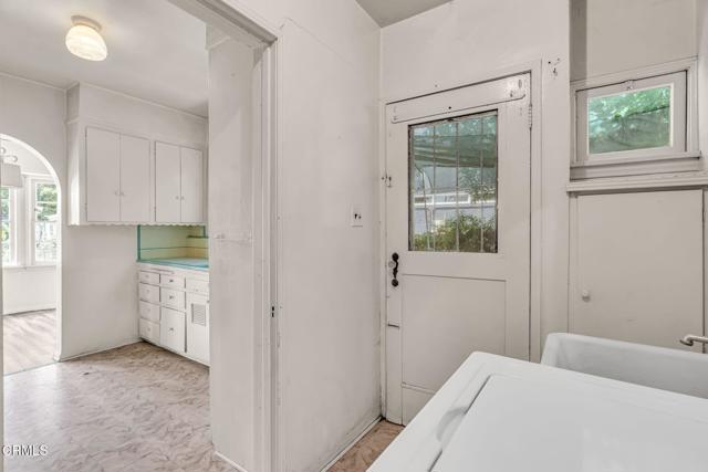 4419 4419 1/2 Corliss Street, Los Angeles CA: https://media.crmls.org/mediaz/0f1a0374-299f-4071-aa8a-13d569db8136.jpg