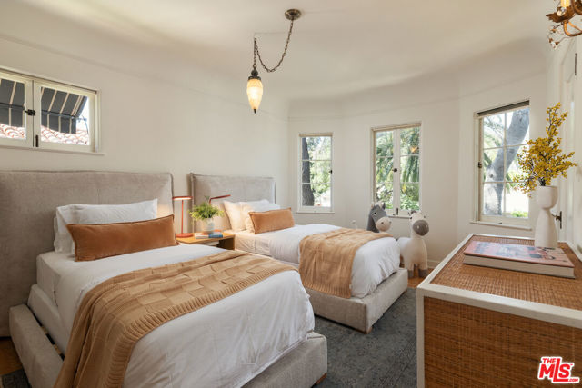 205 S Lomita Avenue, Ojai CA: https://media.crmls.org/mediaz/0f1a2edc-ec19-4a8e-94dd-053859f7b5b3.jpg