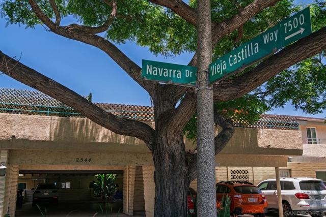 2544 Navarra Rd, Carlsbad CA: https://media.crmls.org/mediaz/0f1a9060-394f-48ae-9707-1d06749fcbac.jpg