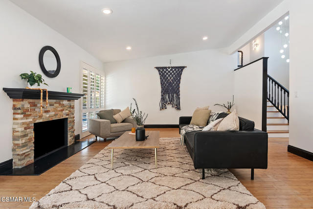 4809 Dunman Avenue, Woodland Hills CA: https://media.crmls.org/mediaz/0f1aa4d9-a196-4091-9a8b-b0d486a45abc.jpg