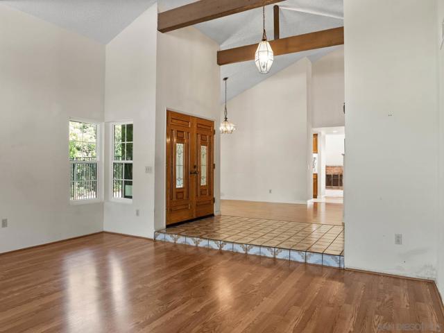 13810 Riverhead Ct, San Diego CA: https://media.crmls.org/mediaz/0f1abb97-2756-4b04-a851-d995b26642b5.jpg