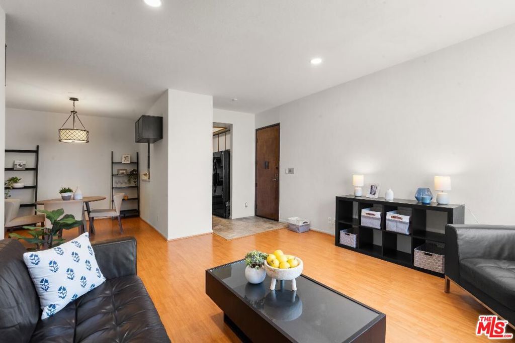 533 S St Andrews Place #220