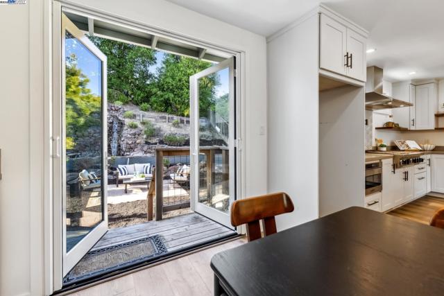 3134 Terry Ct, Castro Valley CA: https://media.crmls.org/mediaz/0f1b34c9-f646-4ec8-8e9c-416a194788d1.jpg