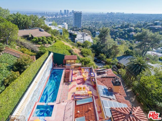 9170 Thrasher Avenue, Los Angeles CA: https://media.crmls.org/mediaz/0f1b37a6-46b0-4280-a6fe-7bbd12330db2.jpg