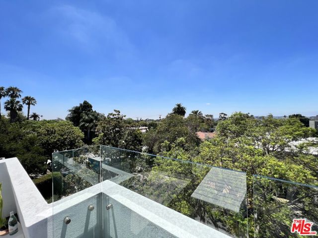 8223 Norton Avenue, 1 photo 7