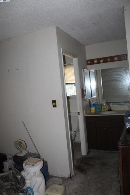 1830 Alegre Dr, Tracy CA: https://media.crmls.org/mediaz/0f1b9926-b539-46ac-bd26-89efa6602350.jpg