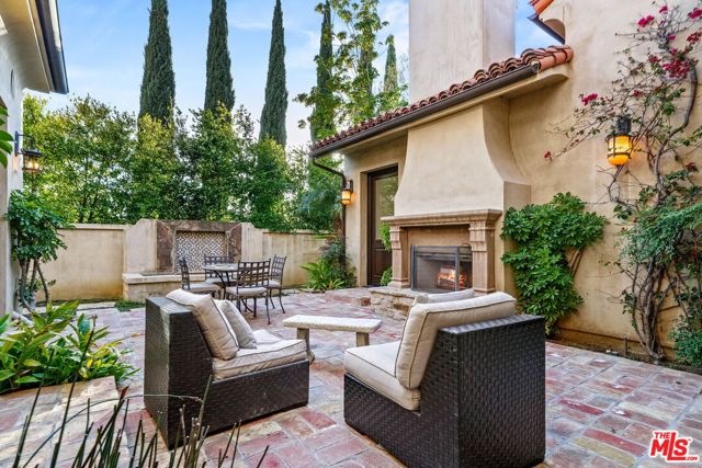 1853 Chastain, Pacific Palisades CA: https://media.crmls.org/mediaz/0f1bf85d-4458-416d-9a8a-4d3c89124abb.jpg