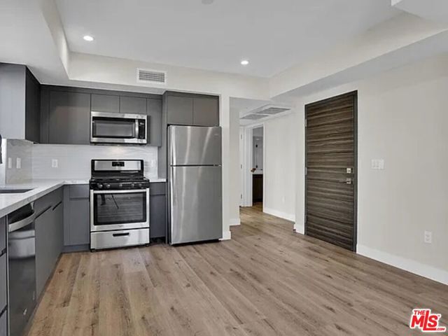 846 S Mariposa Avenue, Los Angeles CA: https://media.crmls.org/mediaz/0f1c4387-0f06-46a6-aac4-2a31664337b7.jpg