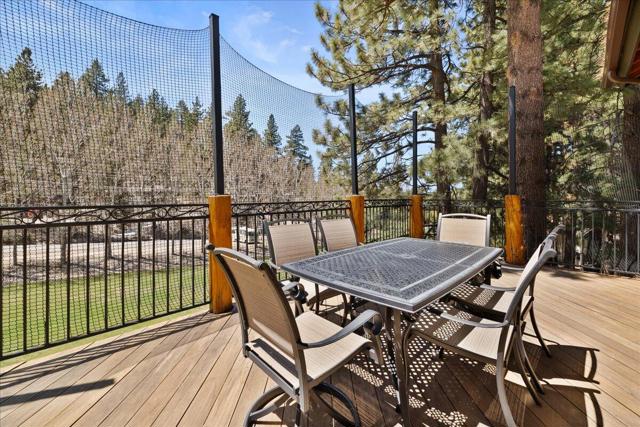 1215 Wolf Creek Court, Big Bear CA: https://media.crmls.org/mediaz/0f1c4cb7-2051-4445-b681-1d7d943b27fb.jpg