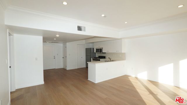 930 S Robertson Boulevard, Los Angeles CA: https://media.crmls.org/mediaz/0f1d58cc-5323-434c-b0d3-e86ea4d4d4d4.jpg