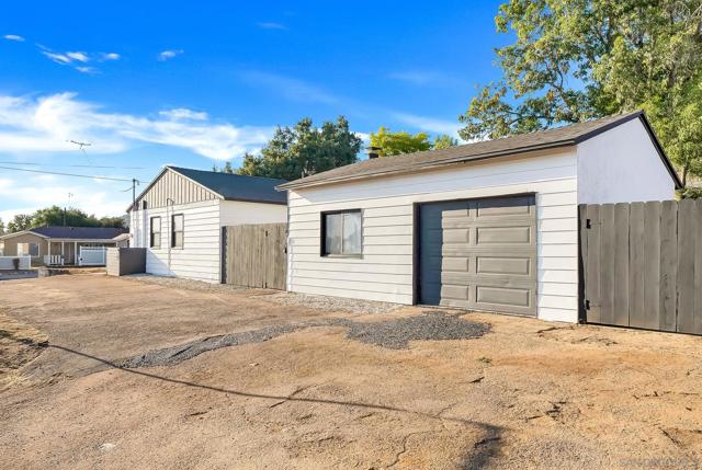 1301 Clove St, El Cajon CA: https://media.crmls.org/mediaz/0f1d6f2f-7792-403e-af3b-112573e97c61.jpg