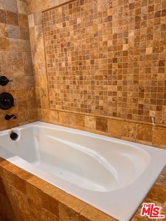 1880 Veteran Avenue, Los Angeles CA: https://media.crmls.org/mediaz/0f1db06c-2cb1-40b9-a12b-30c7d80f06cf.jpg