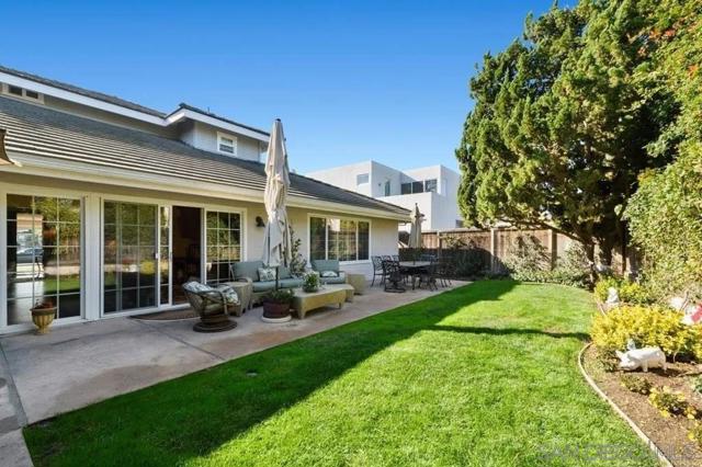 3868 Avenida Feliz, Rancho Santa Fe CA: https://media.crmls.org/mediaz/0f1deaab-4769-4624-a3cb-cc4791d12301.jpg