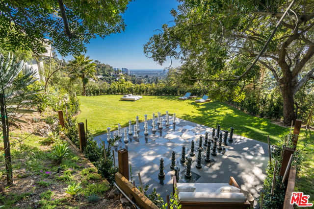 9406 Lloydcrest Drive, Beverly Hills CA: https://media.crmls.org/mediaz/0f1e263c-a10e-4c89-9c3e-8d34d82b094b.jpg