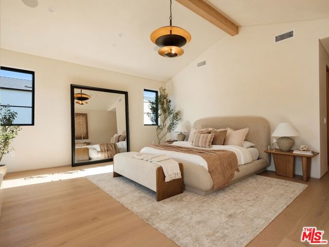 Image 28 of 69 For 11746 Blix Street