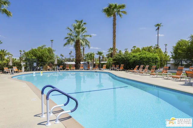 210 Coyote Drive, Palm Springs CA: https://media.crmls.org/mediaz/0f1e68dd-7adf-42da-ad38-d02da7a91252.jpg